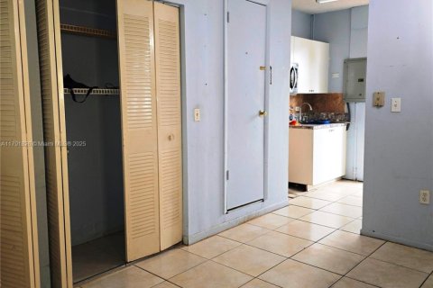 House in Kendall, Florida 4 bedrooms, 190.64 sq.m. № 1715216 - photo 15