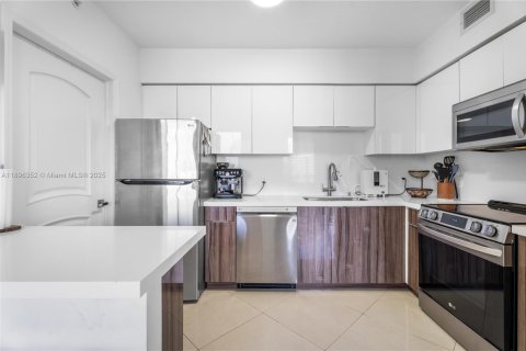 Condominio en venta en Miami Beach, Florida, 1 dormitorio, 73.67 m2 № 1962984 - foto 4