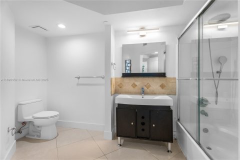 Condominio en venta en Miami Beach, Florida, 1 dormitorio, 73.67 m2 № 1962984 - foto 9