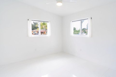 House in Hollywood, Florida 3 bedrooms, 141.21 sq.m. № 2178293 - photo 27