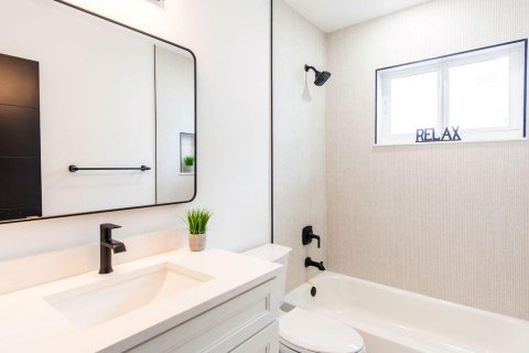 House in Hollywood, Florida 3 bedrooms, 141.21 sq.m. № 2178293 - photo 15
