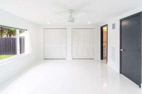 House in Hollywood, Florida 3 bedrooms, 141.21 sq.m. № 2178293 - photo 25