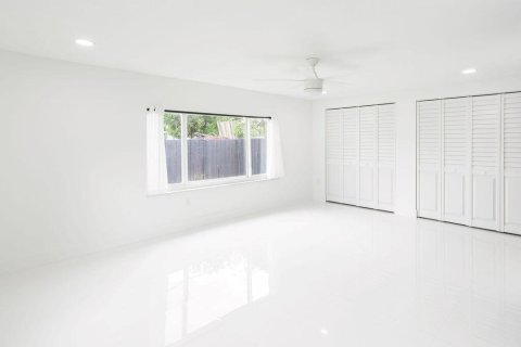 House in Hollywood, Florida 3 bedrooms, 141.21 sq.m. № 2178293 - photo 24