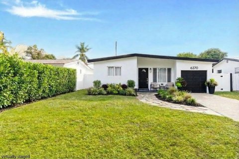 House in Hollywood, Florida 3 bedrooms, 141.21 sq.m. № 2178293 - photo 17