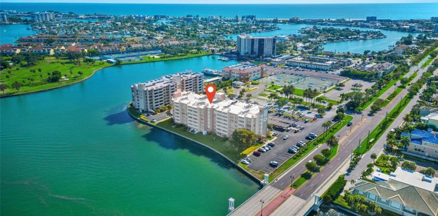 Condo in Treasure Island, Florida, 2 bedrooms  № 1853688