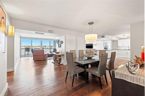 Condo in Treasure Island, Florida, 2 bedrooms  № 1853688 - photo 3