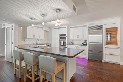 Condo in Treasure Island, Florida, 2 bedrooms  № 1853688 - photo 8