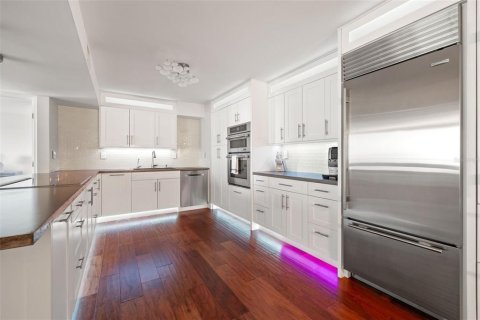 Condo in Treasure Island, Florida, 2 bedrooms  № 1853688 - photo 13