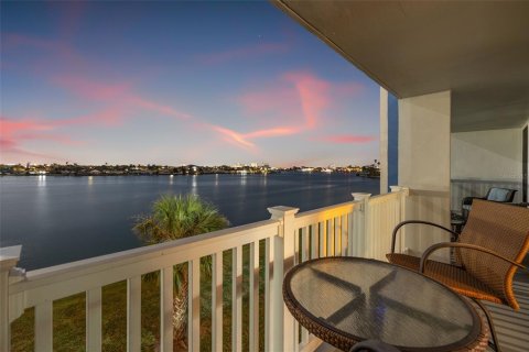 Condo in Treasure Island, Florida, 2 bedrooms  № 1853688 - photo 2