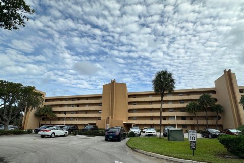 Condominio en alquiler en Boca Raton, Florida, 2 dormitorios, 120.77 m2 № 1097684 - foto 1