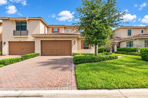 House in Boca Raton, Florida 3 bedrooms, 230.96 sq.m. № 2368530