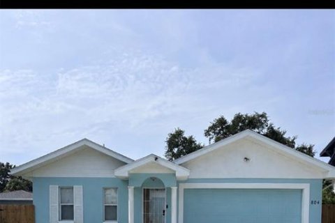 House in Saint Petersburg, Florida 4 bedrooms, 149.76 sq.m. № 2305179