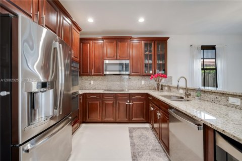 House in Doral, Florida 3 bedrooms, 228.73 sq.m. № 2072698 - photo 23