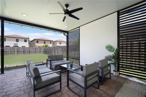 House in Doral, Florida 3 bedrooms, 228.73 sq.m. № 2072698 - photo 3