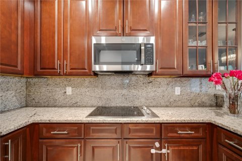 House in Doral, Florida 3 bedrooms, 228.73 sq.m. № 2072698 - photo 25