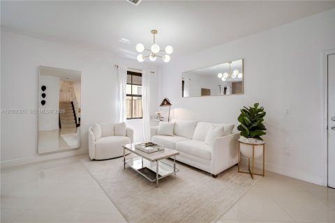 House in Doral, Florida 3 bedrooms, 228.73 sq.m. № 2072698 - photo 11
