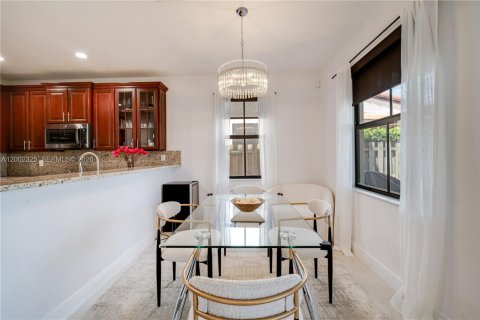 House in Doral, Florida 3 bedrooms, 228.73 sq.m. № 2072698 - photo 21