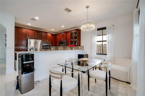 House in Doral, Florida 3 bedrooms, 228.73 sq.m. № 2072698 - photo 20