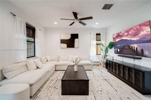 House in Doral, Florida 3 bedrooms, 228.73 sq.m. № 2072698 - photo 18