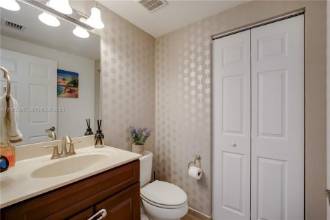 House in Doral, Florida 3 bedrooms, 228.73 sq.m. № 2072698 - photo 16
