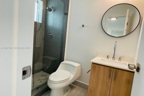 House in Miami, Florida 2 bedrooms, 172.52 sq.m. № 2059035 - photo 19