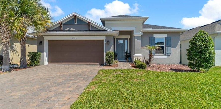 House in CRESTVIEW in Clermont, Florida 3 bedrooms, 188.5 sq.m. № 2166764