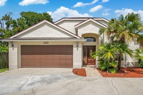 House in Orlando, Florida 4 bedrooms, 167.13 sq.m. № 2209535