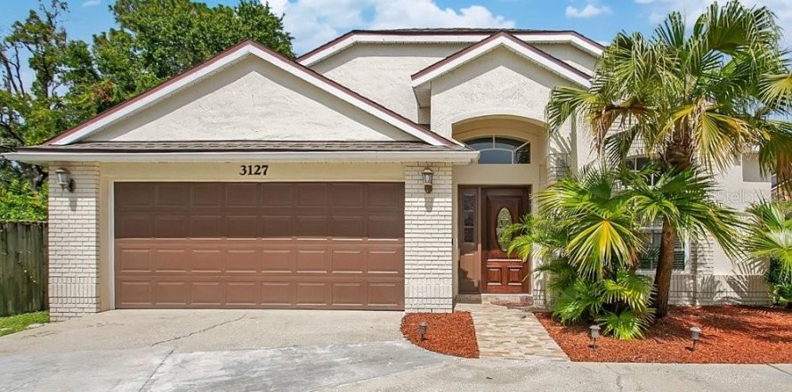 House in Orlando, Florida 4 bedrooms, 167.13 sq.m. № 2209535