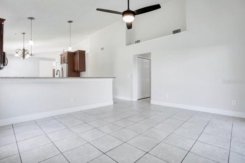 House in Orlando, Florida 4 bedrooms, 167.13 sq.m. № 2209535 - photo 8