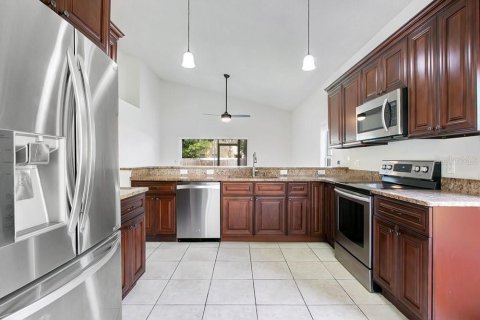 House in Orlando, Florida 4 bedrooms, 167.13 sq.m. № 2209535 - photo 6