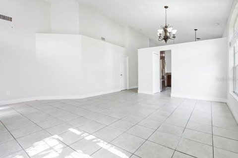 House in Orlando, Florida 4 bedrooms, 167.13 sq.m. № 2209535 - photo 11