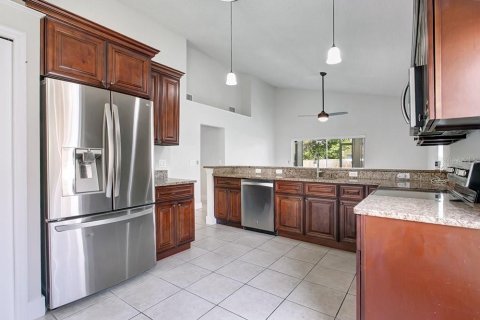 House in Orlando, Florida 4 bedrooms, 167.13 sq.m. № 2209535 - photo 5