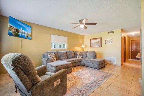 Casa en venta en Kissimmee, Florida, 4 dormitorios, 152.64 m2 № 2388950 - foto 9