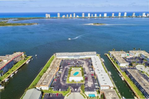 Condominio en North Palm Beach, Florida, 1 dormitorio № 2173192