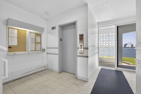 Купить кондоминиум в Норт-Палм-Бич, Флорида 5 комнат, 62.43м2, № 2173192 - фото 27