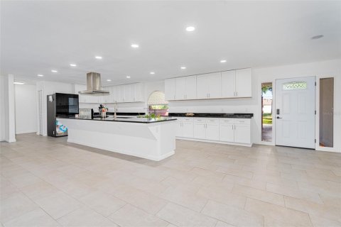 House in Edgewater, Florida 4 bedrooms, 312.15 sq.m. № 1522852 - photo 8