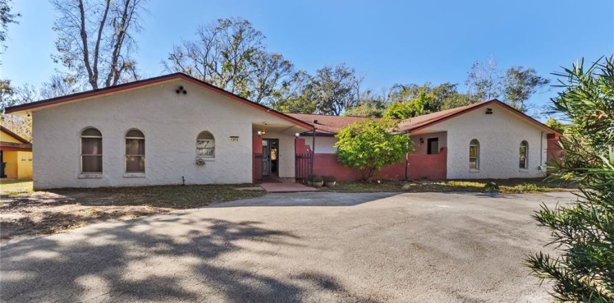 House in Edgewater, Florida 4 bedrooms, 312.15 sq.m. № 1522852
