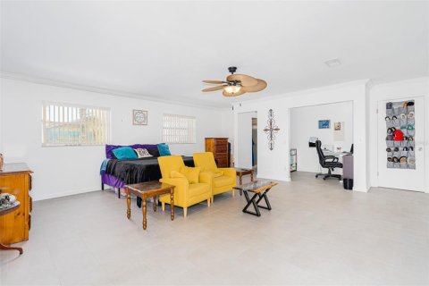 House in Edgewater, Florida 4 bedrooms, 312.15 sq.m. № 1522852 - photo 12