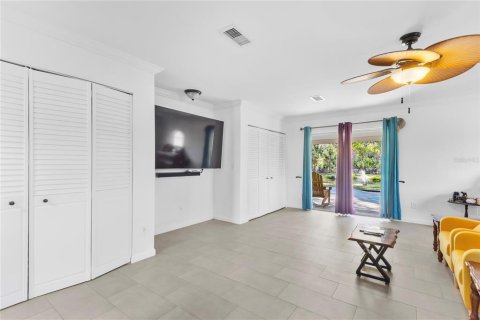 House in Edgewater, Florida 4 bedrooms, 312.15 sq.m. № 1522852 - photo 13