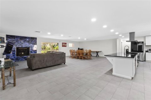 House in Edgewater, Florida 4 bedrooms, 312.15 sq.m. № 1522852 - photo 11