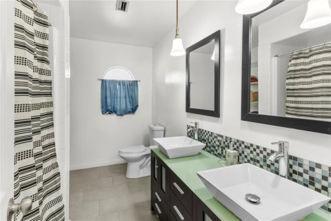 House in Edgewater, Florida 4 bedrooms, 312.15 sq.m. № 1522852 - photo 21