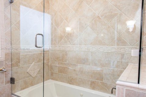 Villa ou maison à louer à Hollywood, Floride: 5 chambres, 183.2 m2 № 2023161 - photo 18