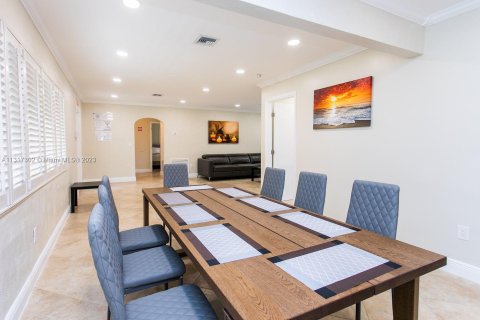 Villa ou maison à louer à Hollywood, Floride: 5 chambres, 183.2 m2 № 2023161 - photo 11