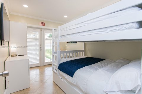 Villa ou maison à louer à Hollywood, Floride: 5 chambres, 183.2 m2 № 2023161 - photo 30