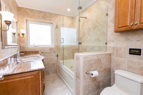 Villa ou maison à louer à Hollywood, Floride: 5 chambres, 183.2 m2 № 2023161 - photo 17