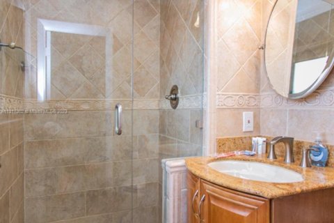 Villa ou maison à louer à Hollywood, Floride: 5 chambres, 183.2 m2 № 2023161 - photo 22