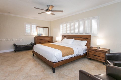 Villa ou maison à louer à Hollywood, Floride: 5 chambres, 183.2 m2 № 2023161 - photo 20