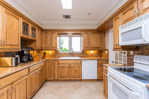 Villa ou maison à louer à Hollywood, Floride: 5 chambres, 183.2 m2 № 2023161 - photo 14