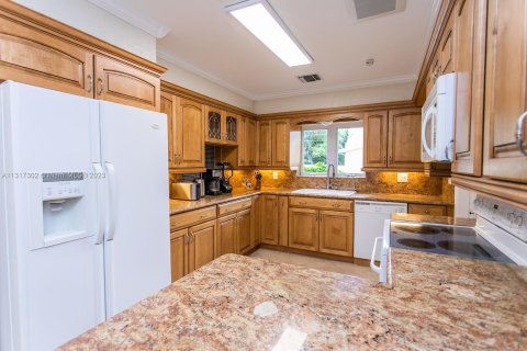 Villa ou maison à louer à Hollywood, Floride: 5 chambres, 183.2 m2 № 2023161 - photo 13