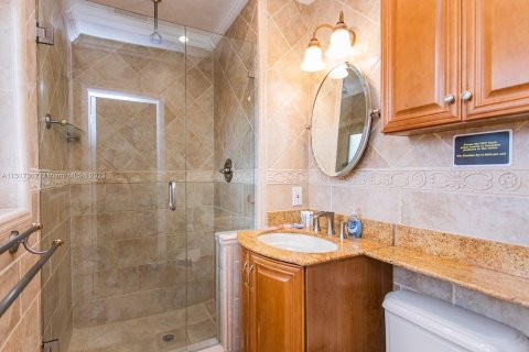 Villa ou maison à louer à Hollywood, Floride: 5 chambres, 183.2 m2 № 2023161 - photo 23